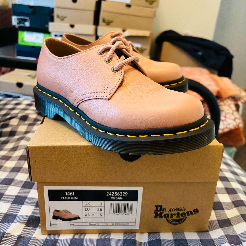 Dr. Martens Virginia shoes